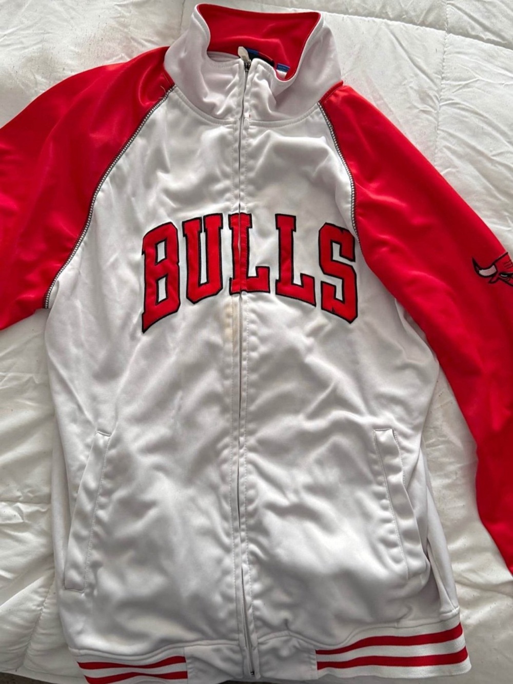 Chicago Bulls Majestic White and Red Zip-Up Jacket